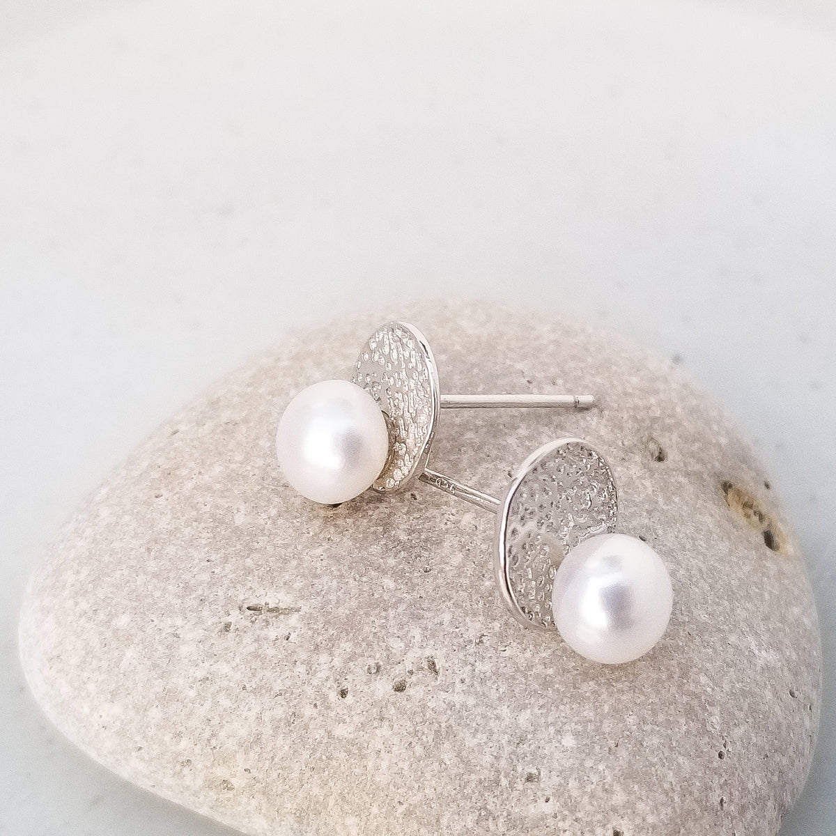 【TATIANA】Oldmoon Antique Pearl Earring_EC1678〜ピアス Tatiana Pearl Earrings | Over The Moon