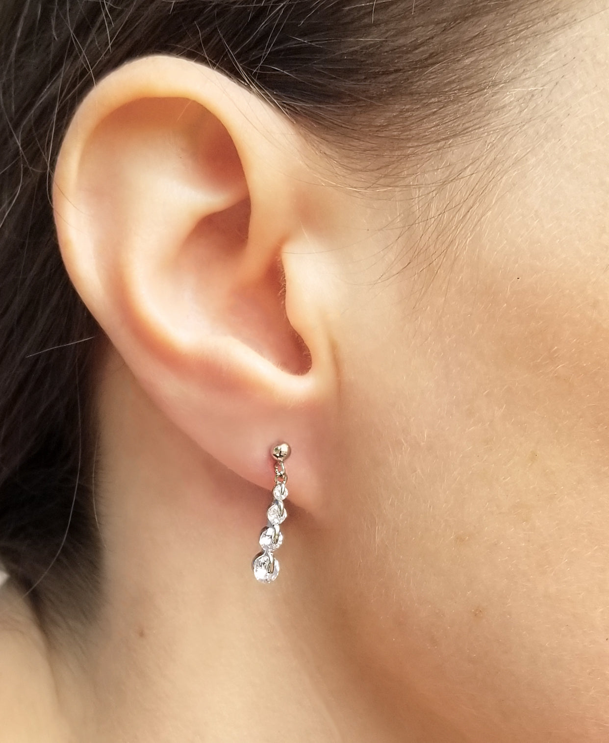 Sparkle your way to the top with the gorgeous Linear Drop Cubic Zirconia Earrings. The chain, crafted in 925 Sterling Silver and plated in White Gold showcasing 5 Cubic Zirconia is the perfect touch of glow and elegance. Perfect for special occasions or everyday styling to show your amazing confidence and glam.