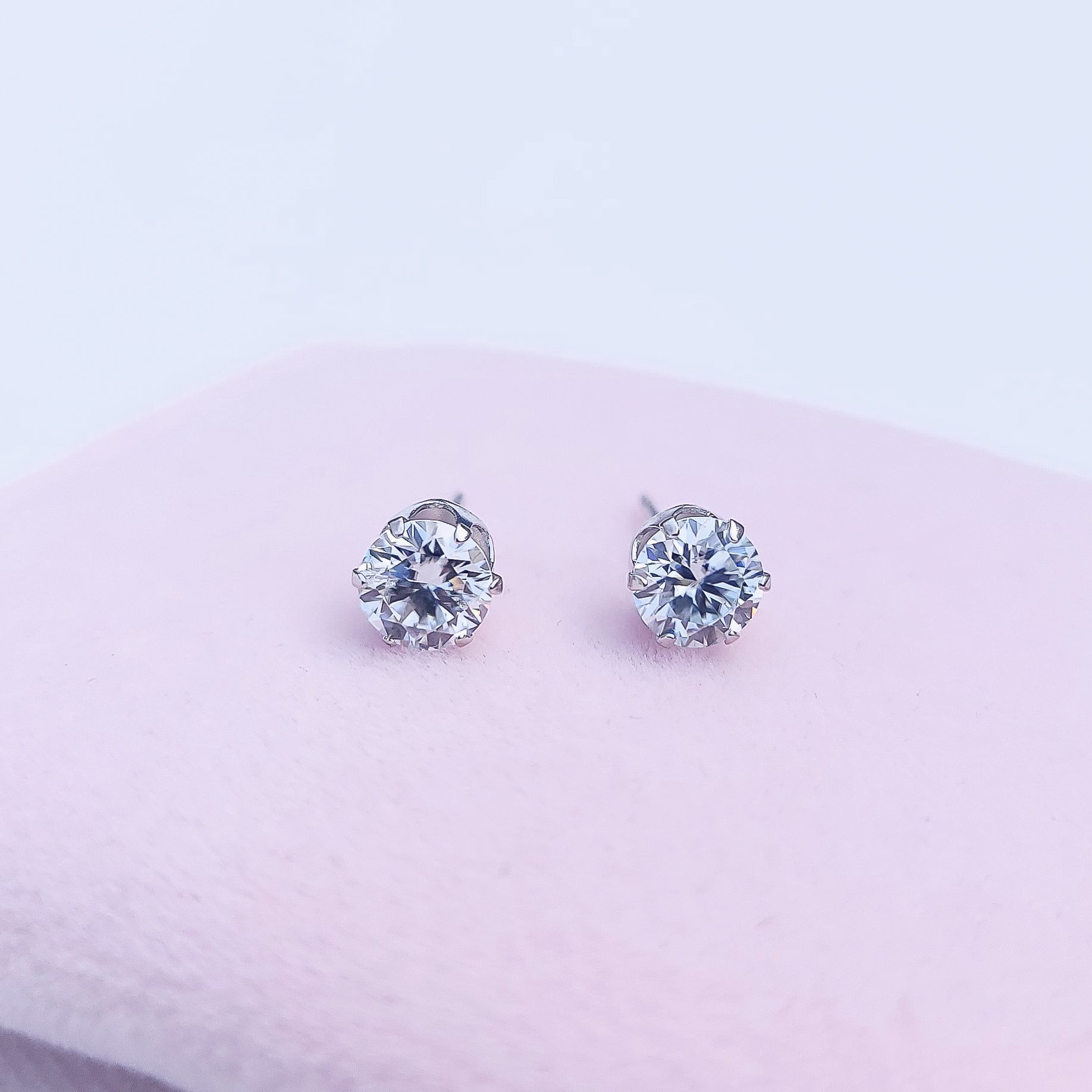 Moissanite Classic Stud Set