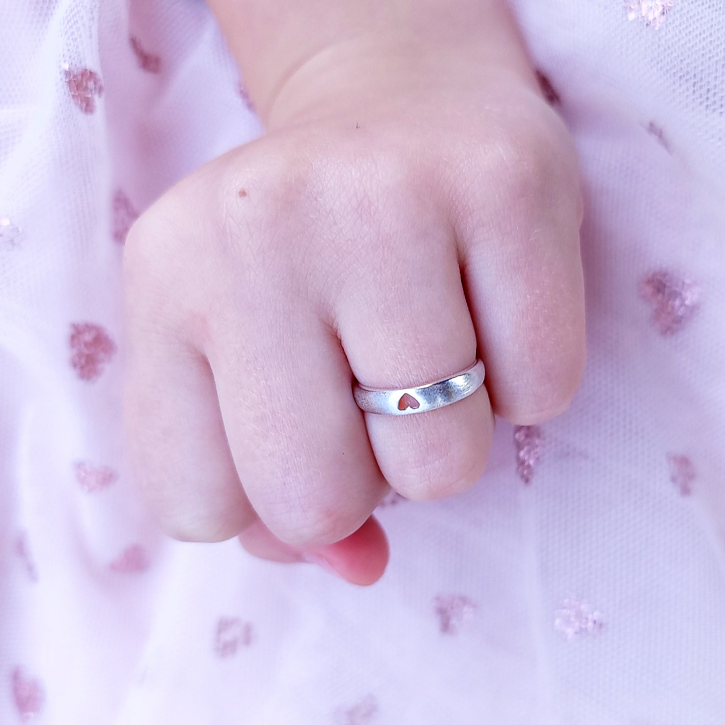 Tinny Hallow Heart Ring