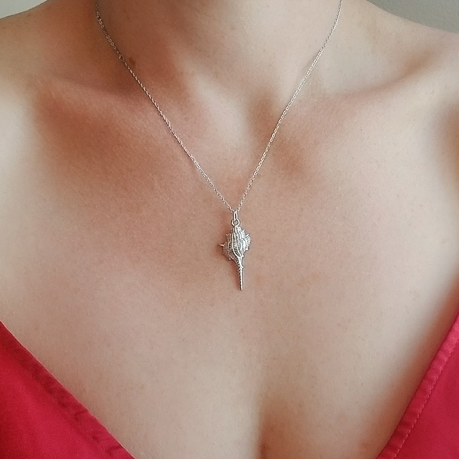 Are you dreaming of the beach? What a stylish way to add some under the sea glamour to your life with this Dazzling Conch Shell Necklace. Featuring a high polished finish for long-lasting shine, the conch shell pendant hangs from a 17-inch chain. Both the pendant and chain are crafted in 925 Sterling Silver and are plated in Gold. Do you prefer white Gold or yellow Gold?